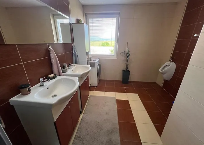 Stylish Presov, Panoramic View & Parking Apartman Eperjes